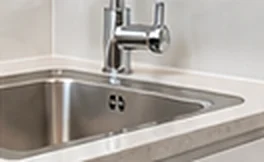 Stainless kitchen sink sealed to the benchtop